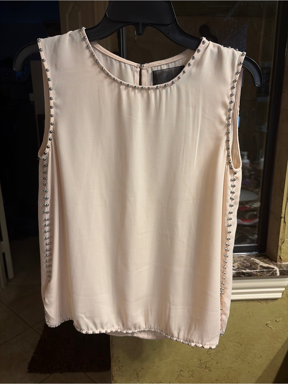 H&M Blush studded Trim Sleeveless Camisole keyhole opening in back size 6 flaws - Picture 2 of 9